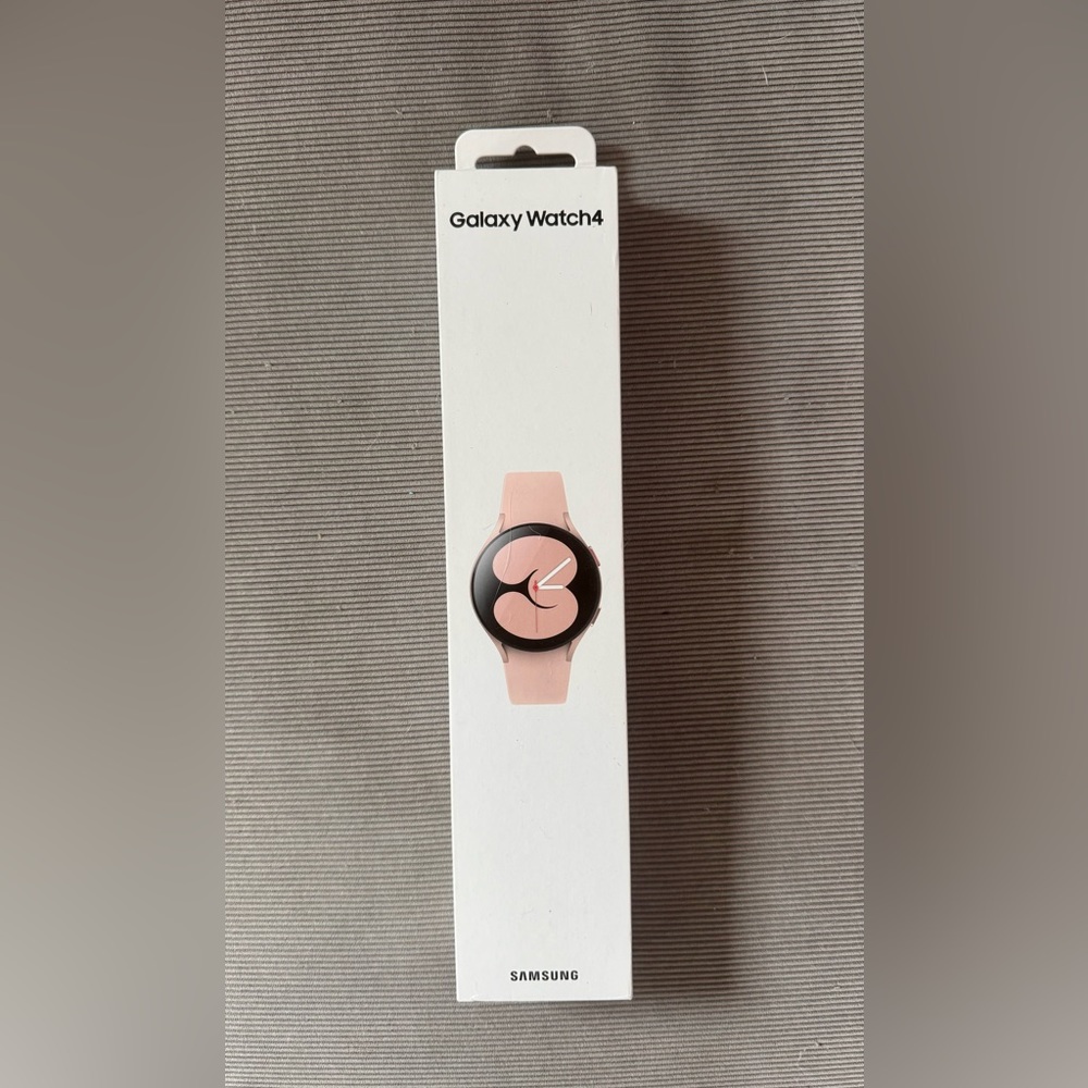 Samsung Galaxy Watch 4 40mm Pink Gold NEVER USED
